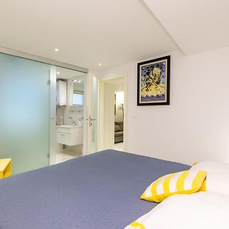 Apartment In The Heart Of Carera Street Rovinj Exterior photo